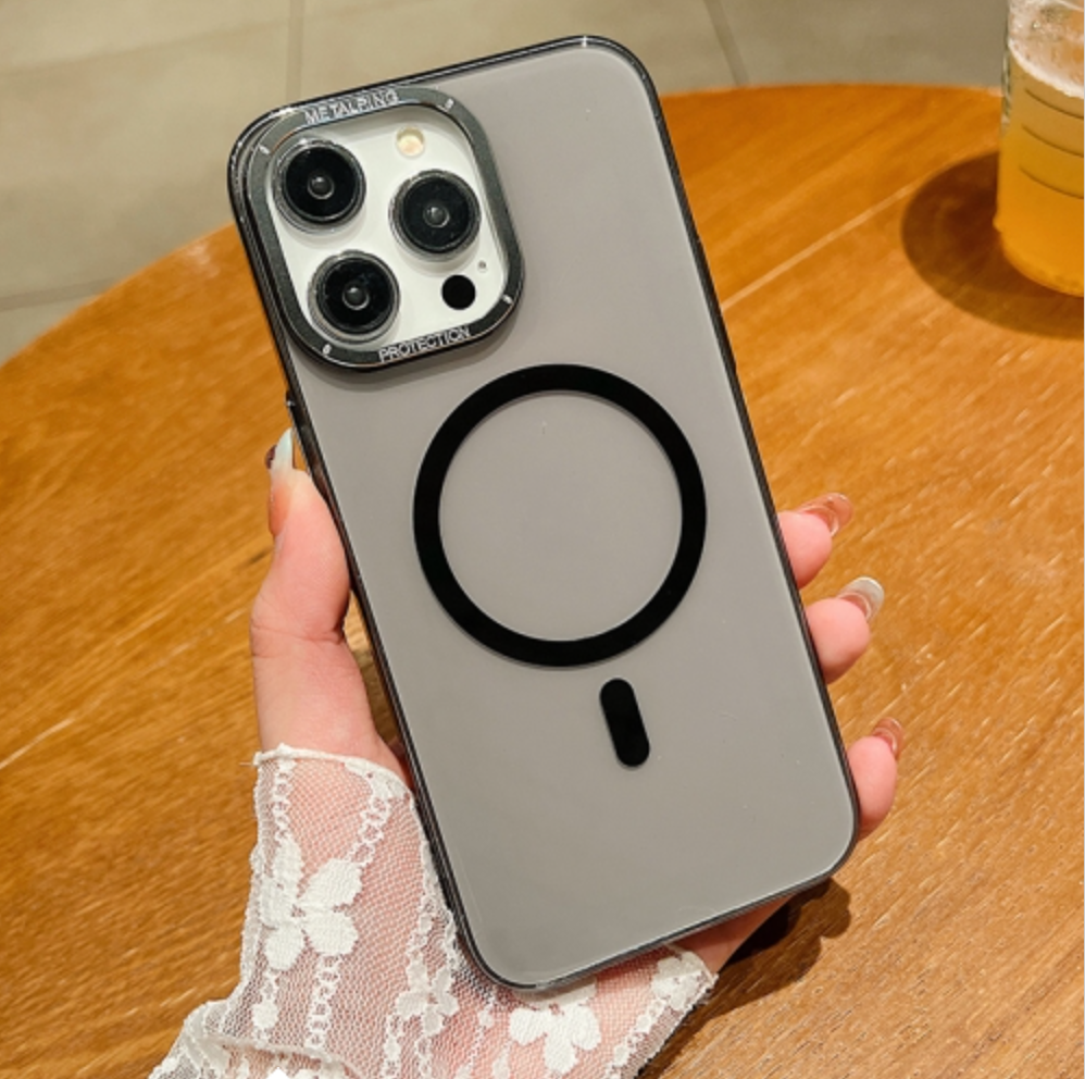 Magnetisk iPhone 13 Pro deksel for MagSafe-kompatibel trådløs lading.